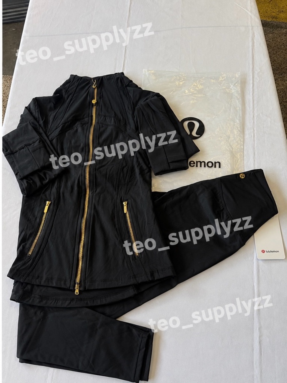 Black Lululemon set with Gold zipper